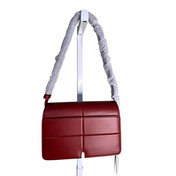 Burberry NWT Snip Leather Shoulder Bag in Ruby - Picture 3 of 16